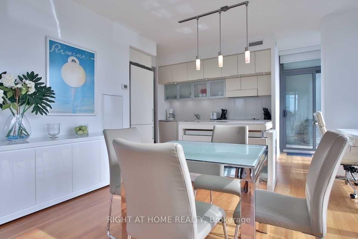 110 Charles Street E, Unit 1903 thumbnail 11