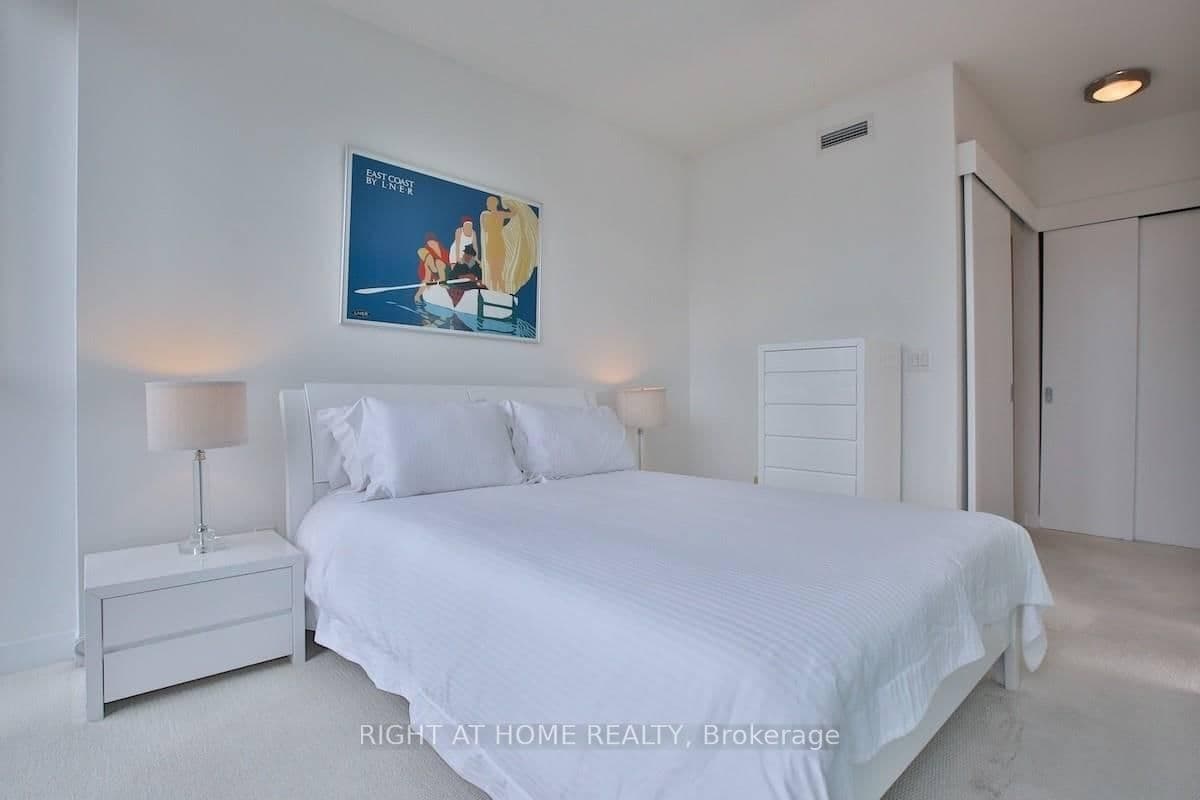 110 Charles Street E, Unit 1903 thumbnail 14