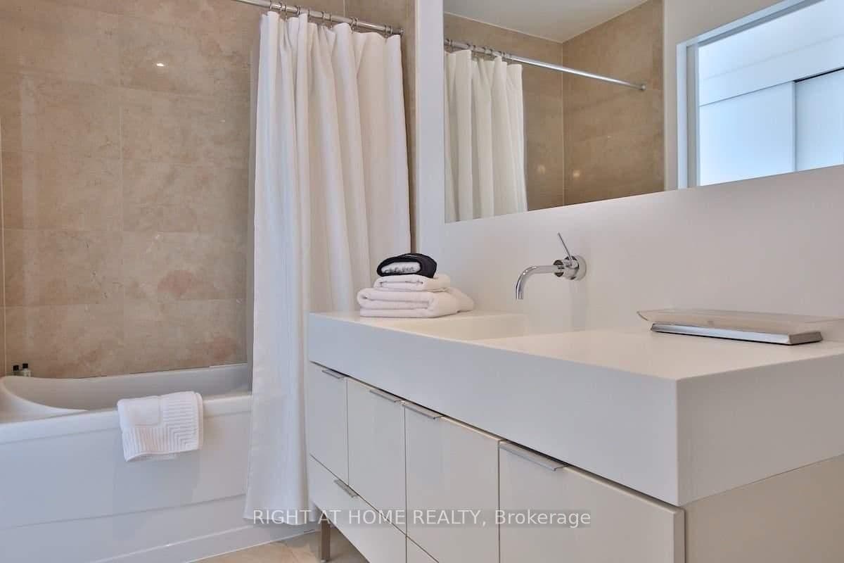 110 Charles Street E, Unit 1903 thumbnail 16