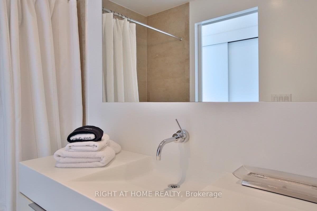 110 Charles Street E, Unit 1903 thumbnail 17