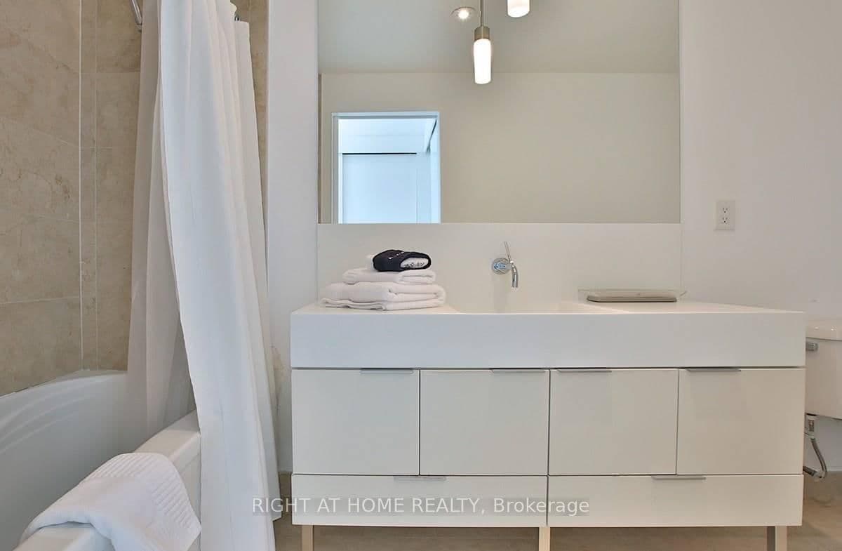110 Charles Street E, Unit 1903 thumbnail 18
