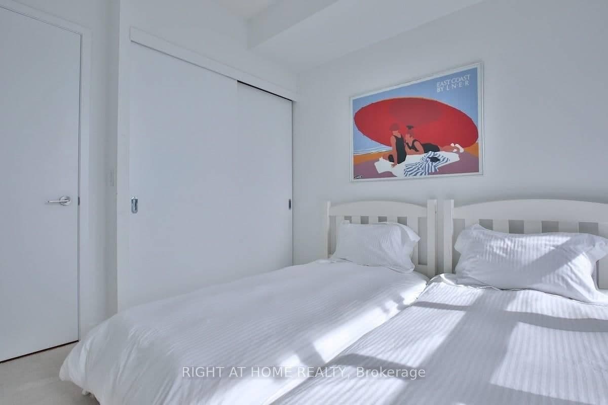 110 Charles Street E, Unit 1903 thumbnail 23