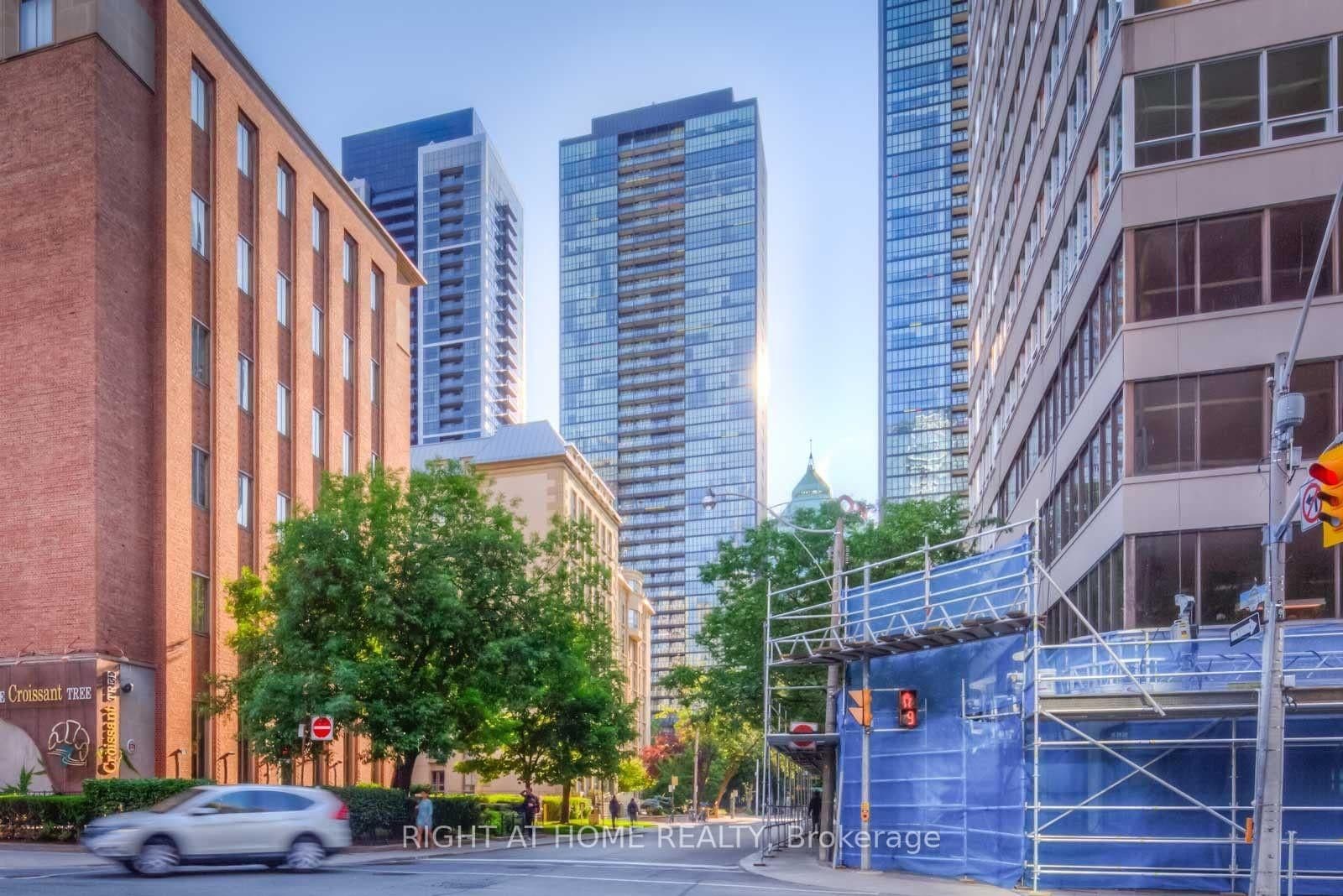 110 Charles Street E, Unit 1903 thumbnail 28