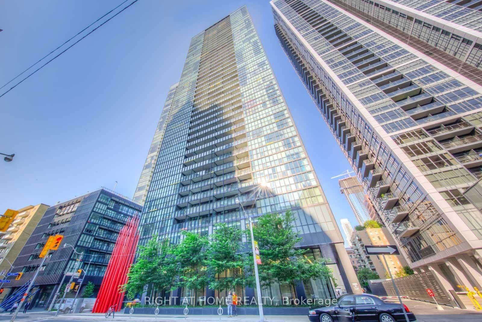 110 Charles Street E, Unit 1903 thumbnail 32