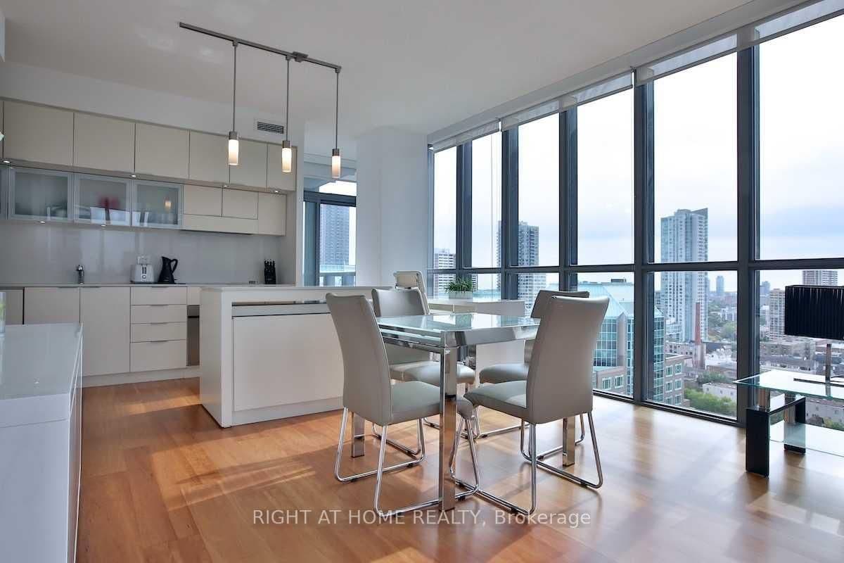 110 Charles Street E, Unit 1903 thumbnail 4