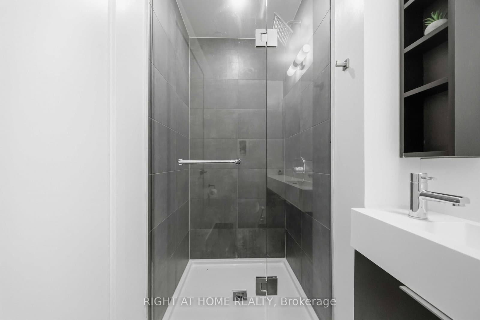 8 WELLESLEY Street W, Unit 5110 thumbnail 29