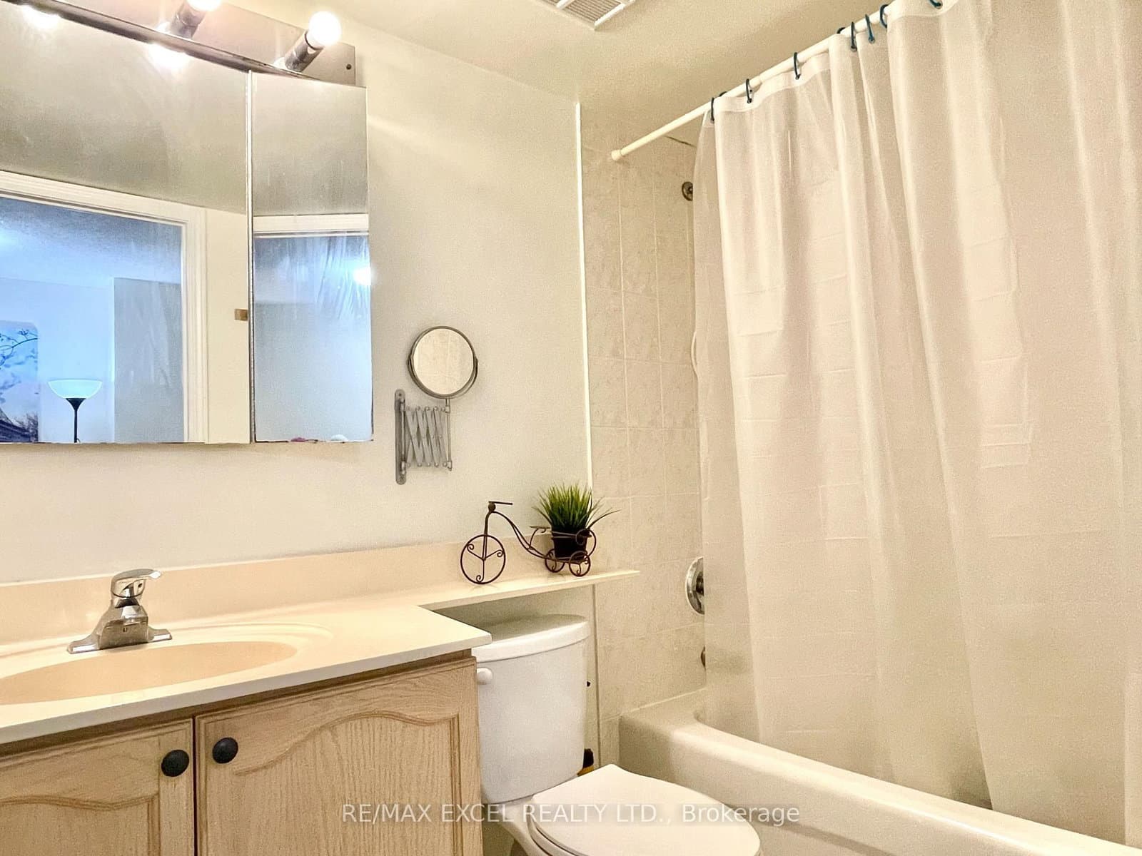 28 Olive Avenue, Unit 201 thumbnail 10