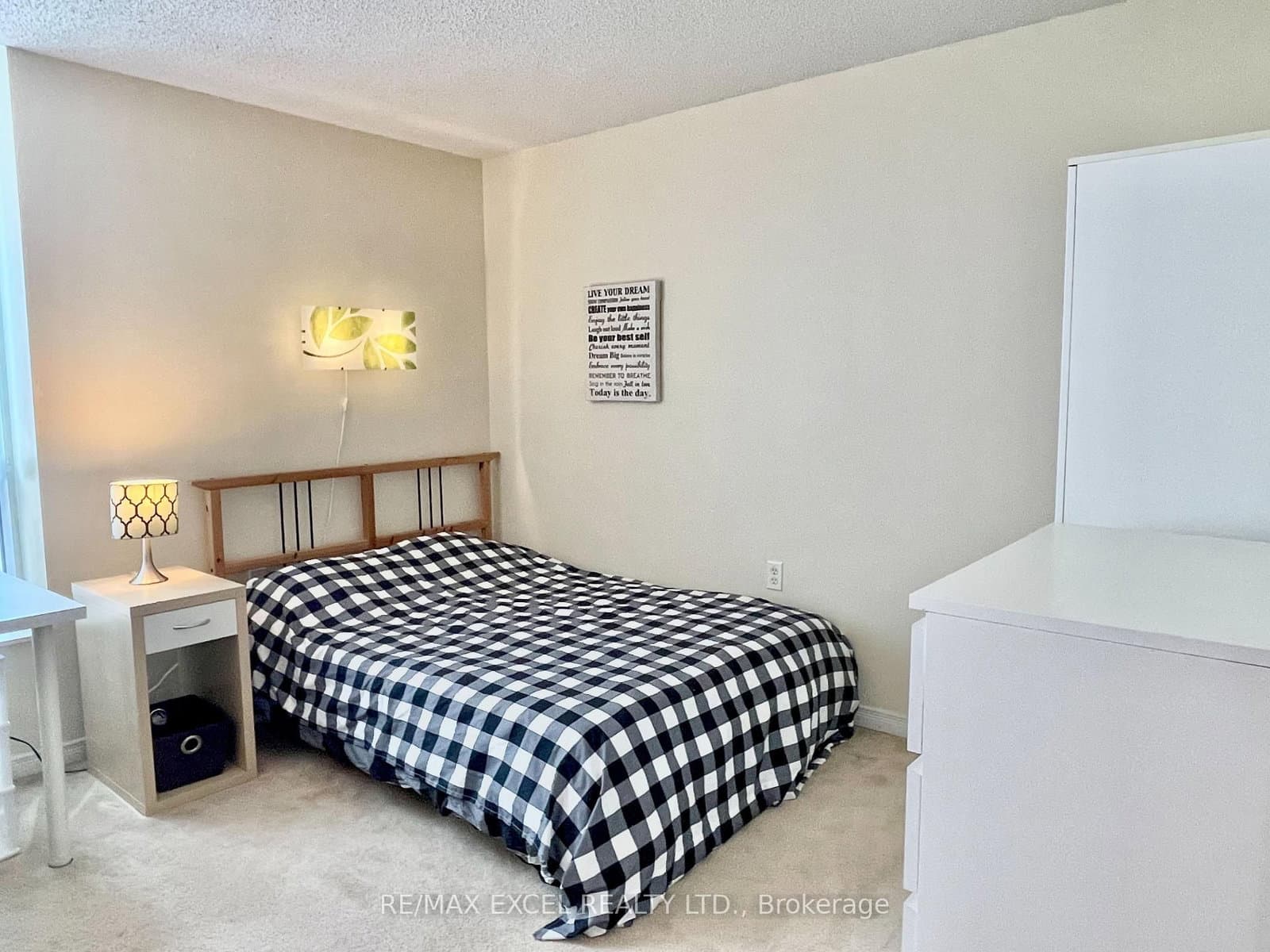 28 Olive Avenue, Unit 201 thumbnail 3