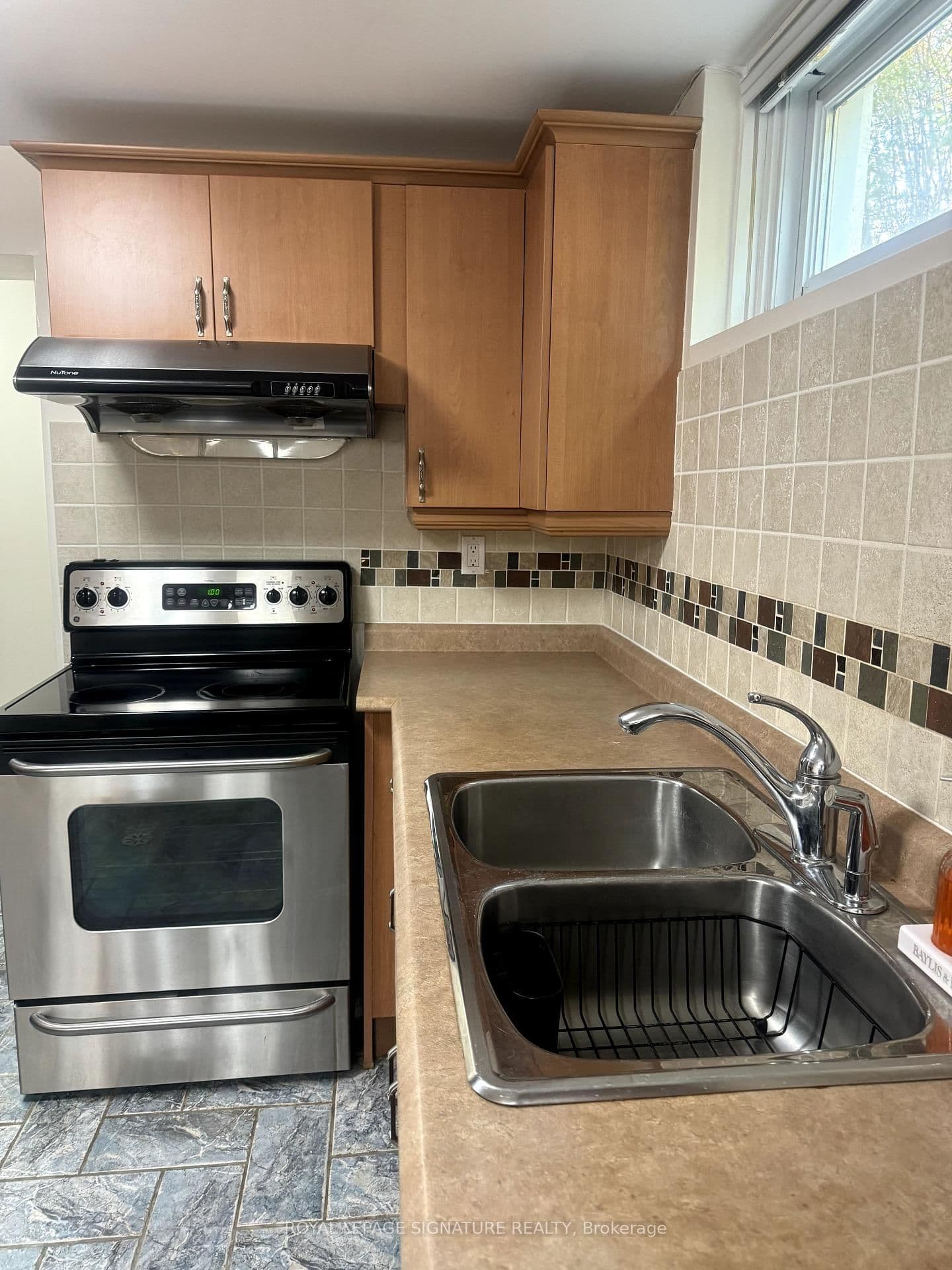 31 Whitelock Crescent, Unit Bsmt thumbnail 9