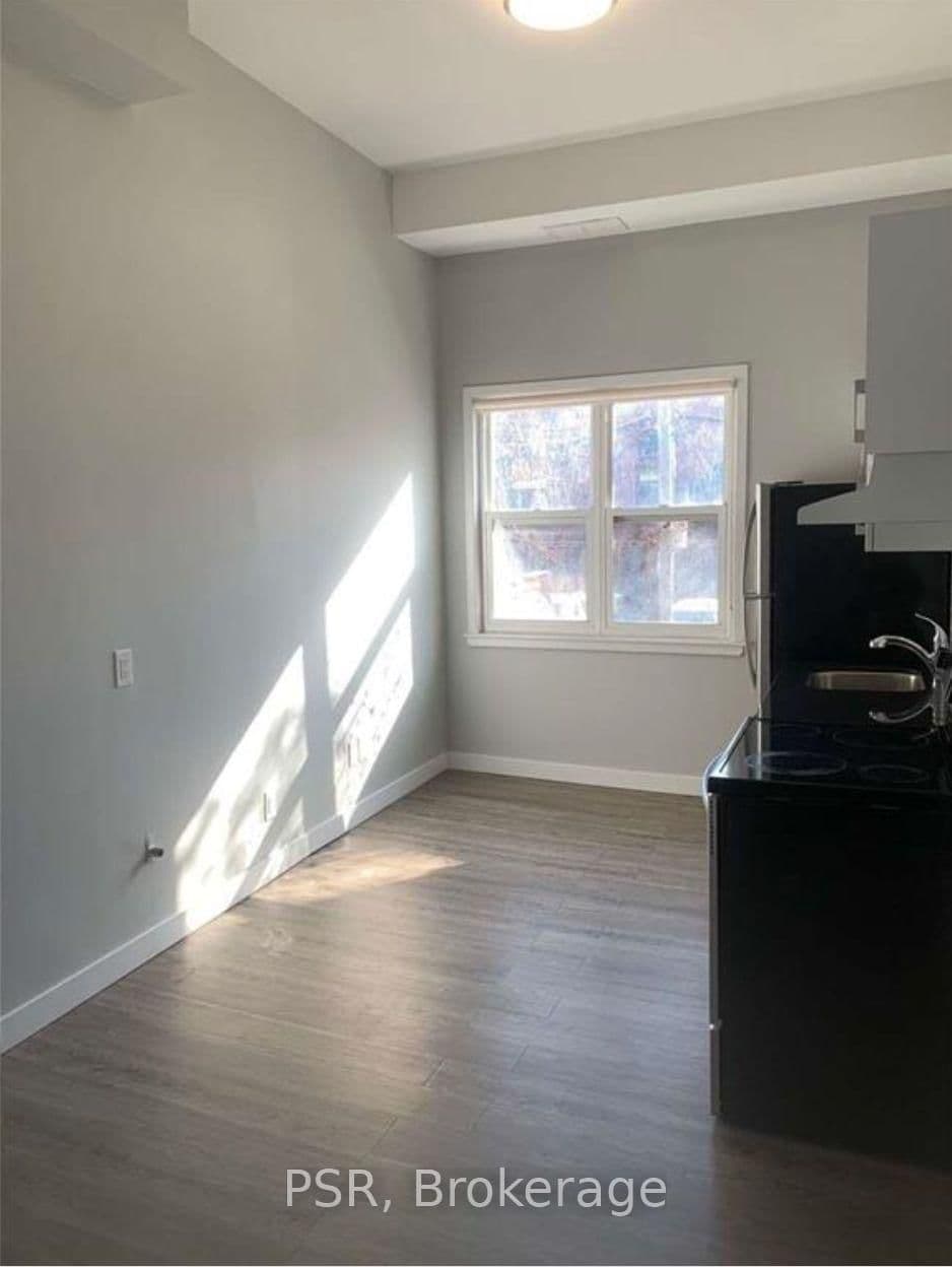 205 Gerrard Street E, Unit 3 thumbnail 4