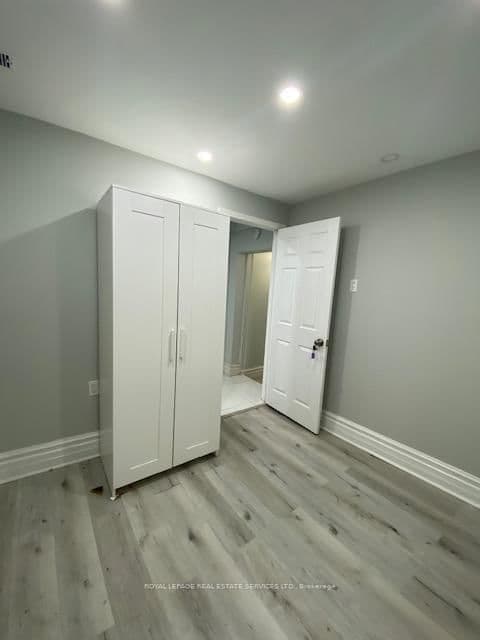 206 Carlton Street, Unit 102 thumbnail 4