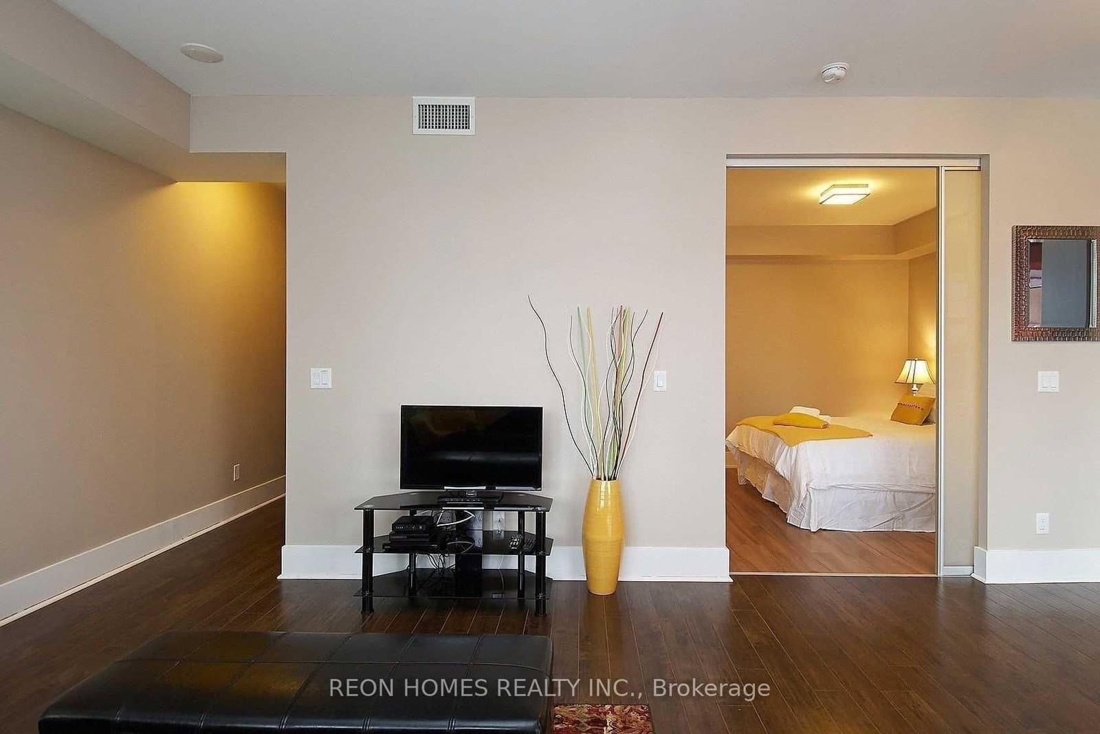 300 Front Street, Unit 2009 thumbnail 10