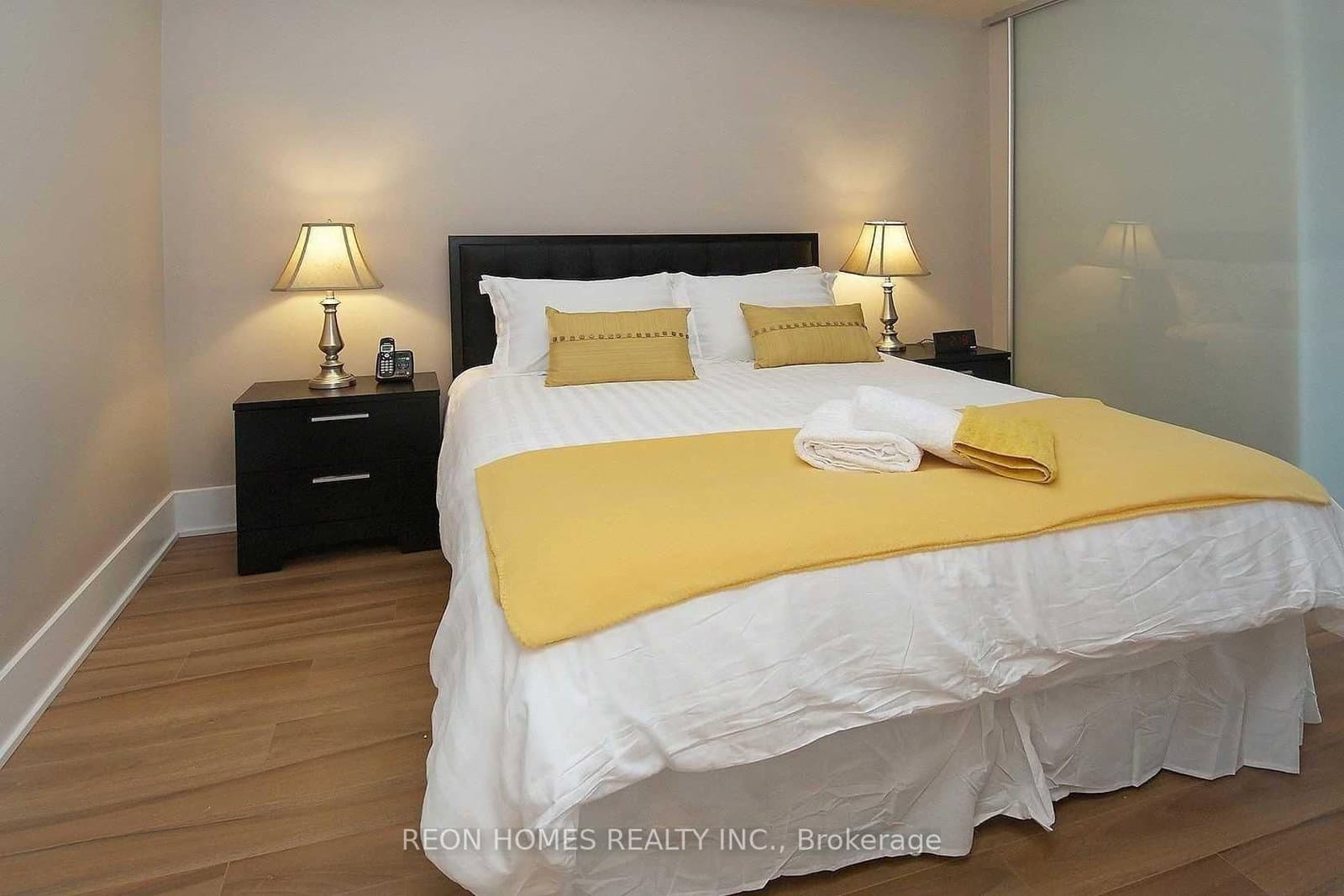 300 Front Street, Unit 2009 thumbnail 12