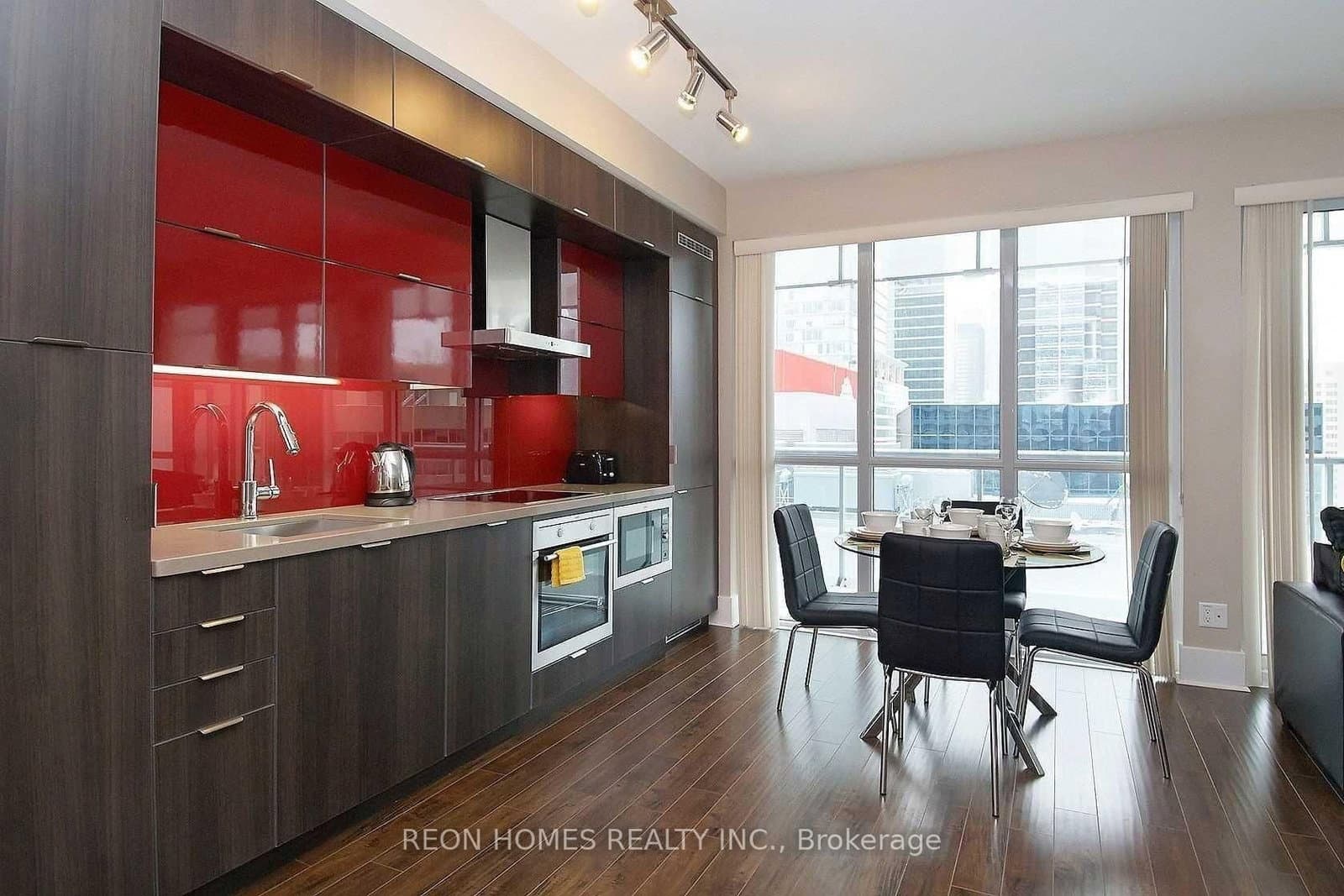 300 Front Street, Unit 2009 thumbnail 6