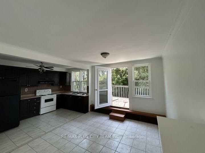 3432 Bathurst Street, Unit 2 thumbnail 2