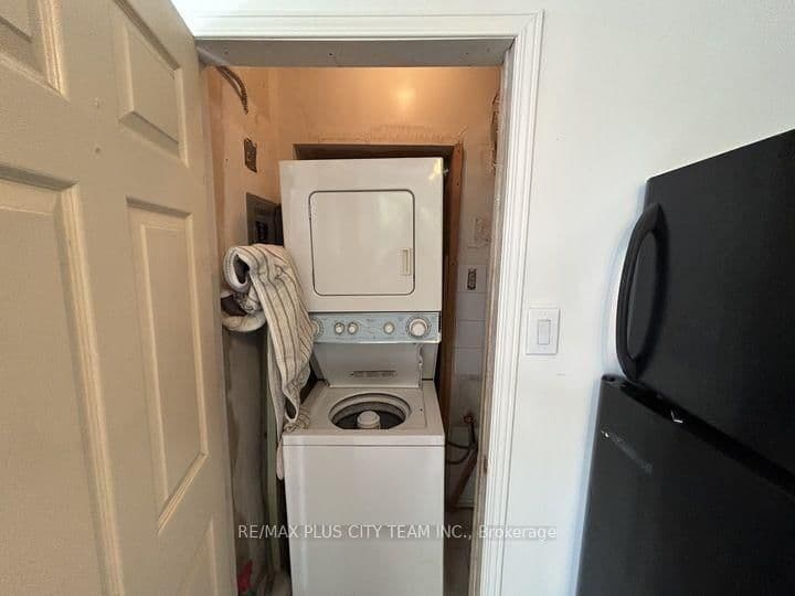 3432 Bathurst Street, Unit 2 thumbnail 7