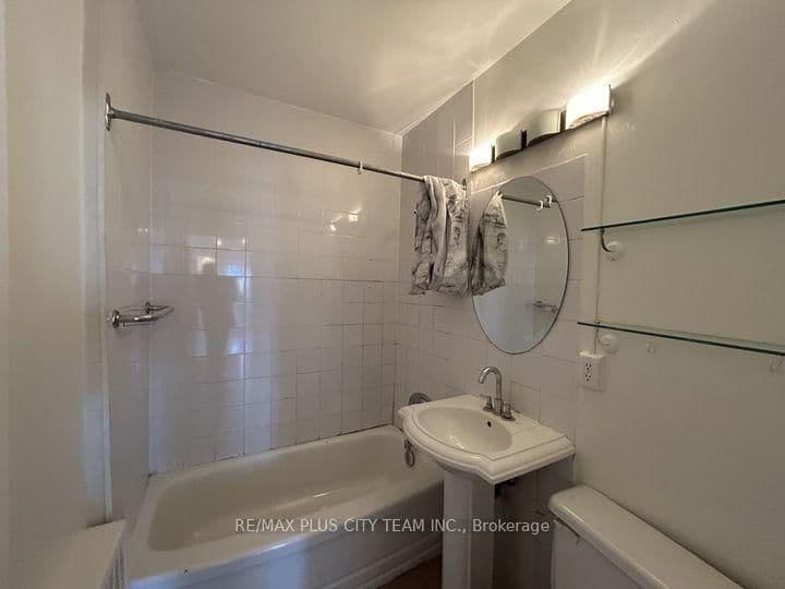 3432 Bathurst Street, Unit 1 thumbnail 5