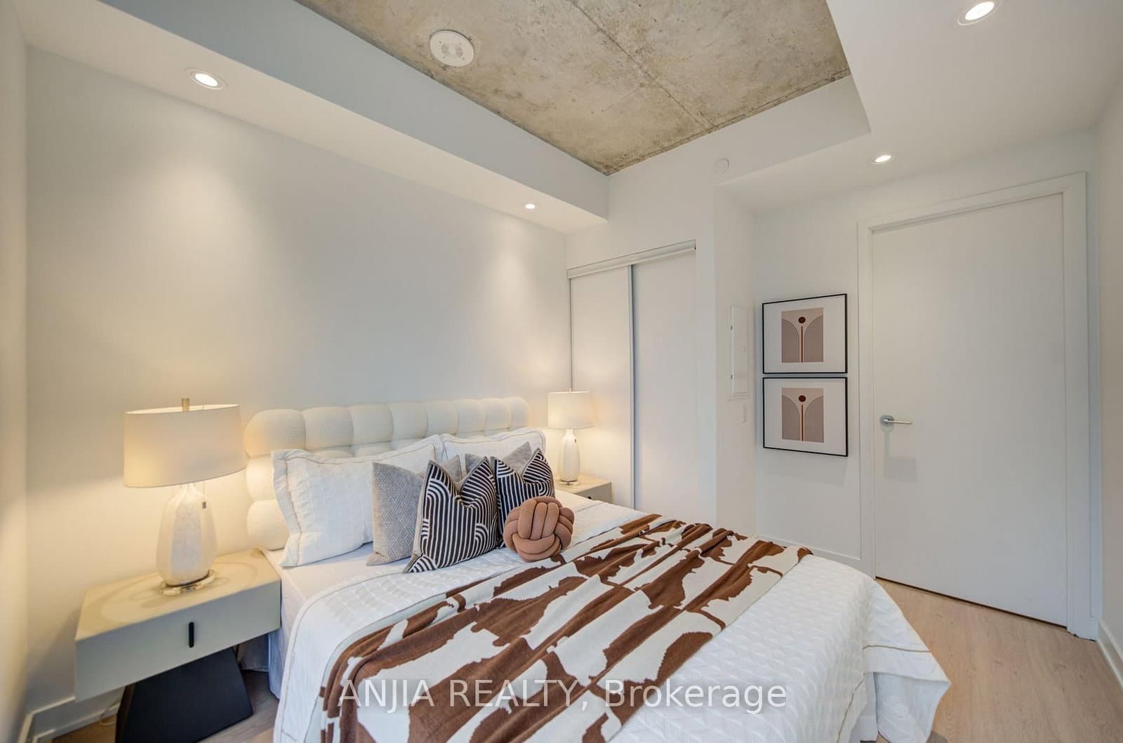 65 Mutual Street, Unit 2303 thumbnail 17