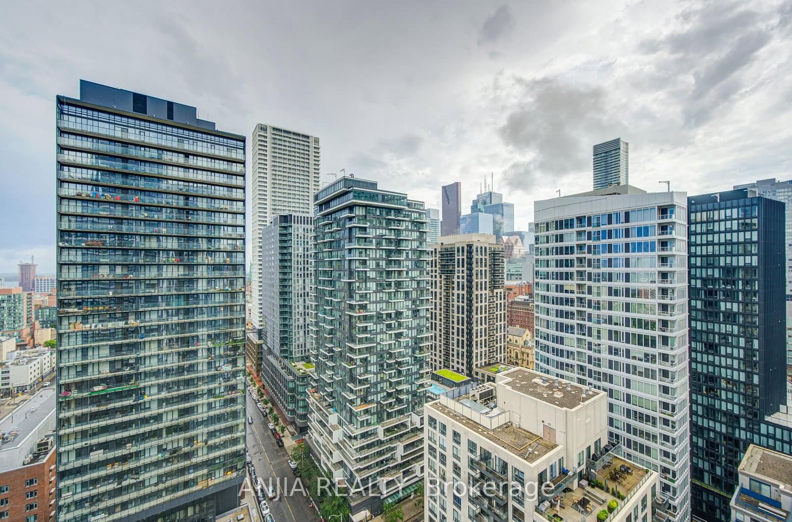 65 Mutual Street, Unit 2303 thumbnail 20