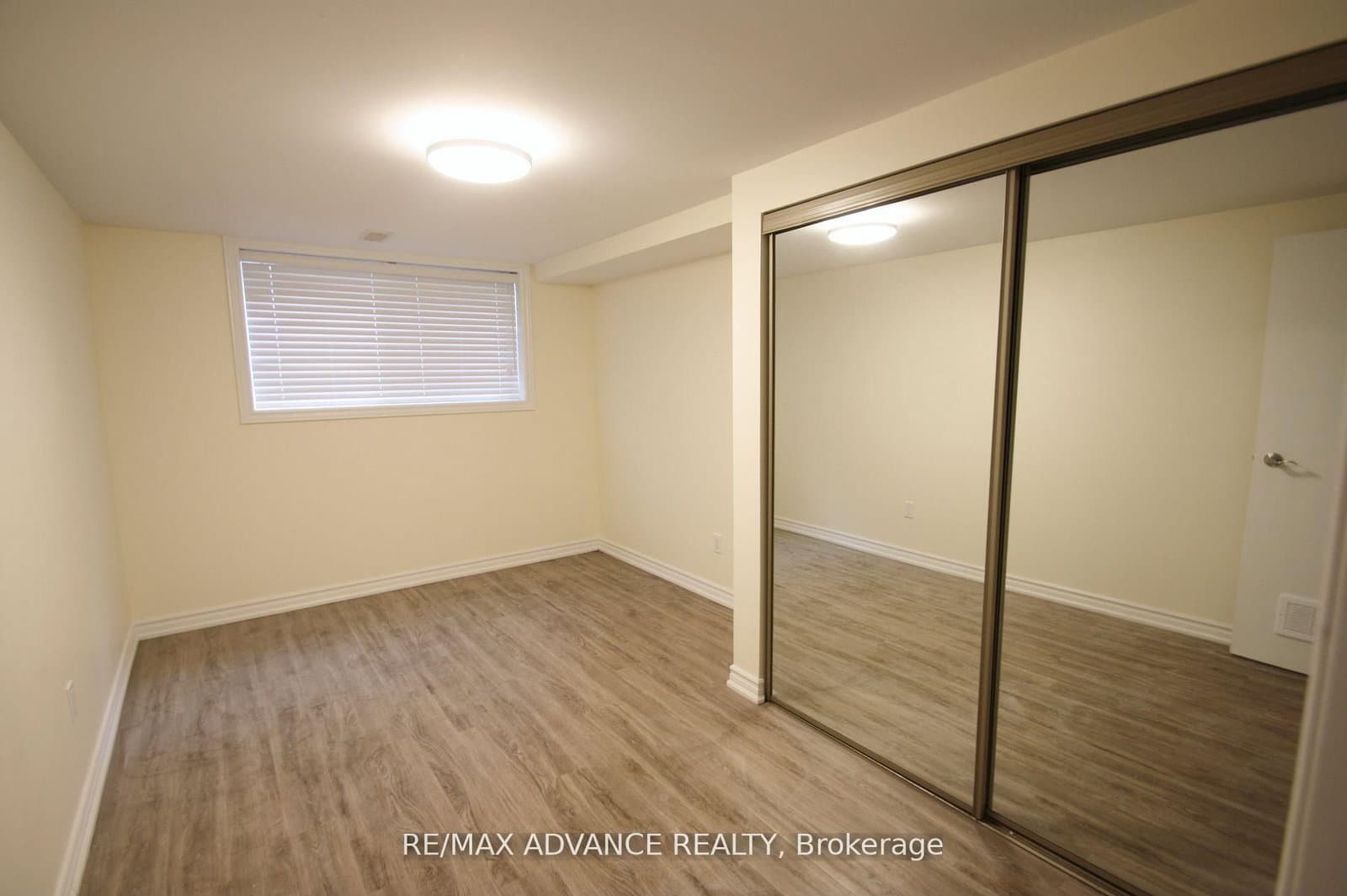 33 Carluke Crescent, Unit Lower thumbnail 11