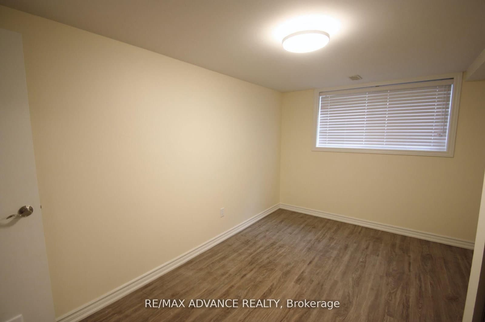 33 Carluke Crescent, Unit Lower thumbnail 13