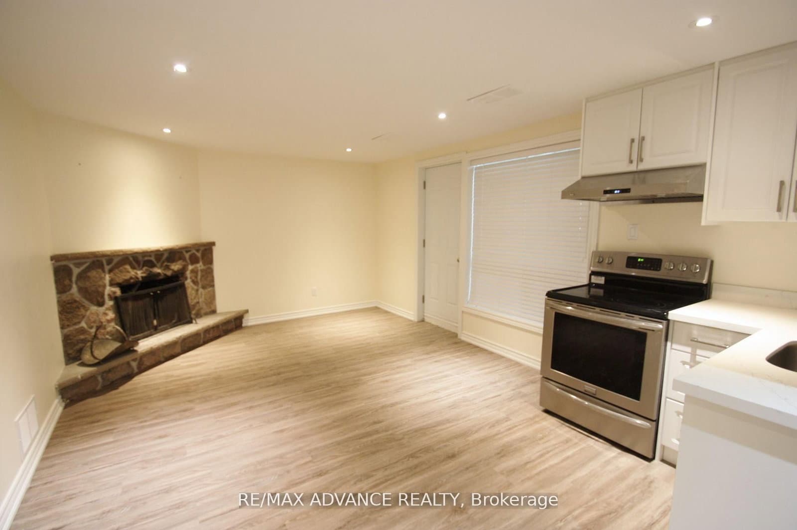 33 Carluke Crescent, Unit Lower thumbnail 2