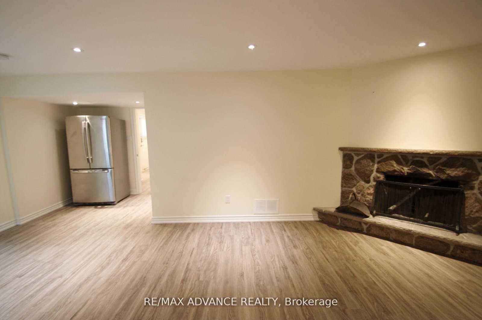 33 Carluke Crescent, Unit Lower thumbnail 6