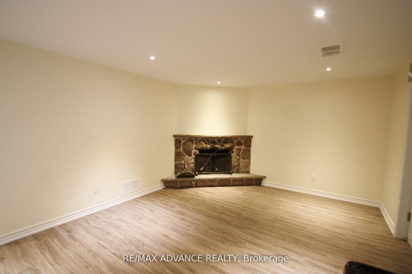 33 Carluke Crescent, Unit Lower thumbnail 7