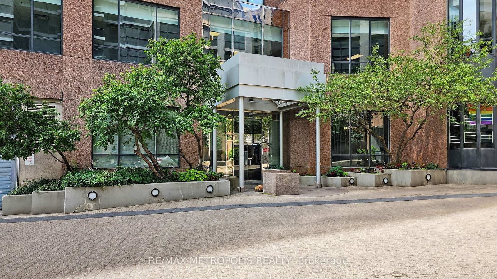 7 Carlton Street, Unit 810 thumbnail 2