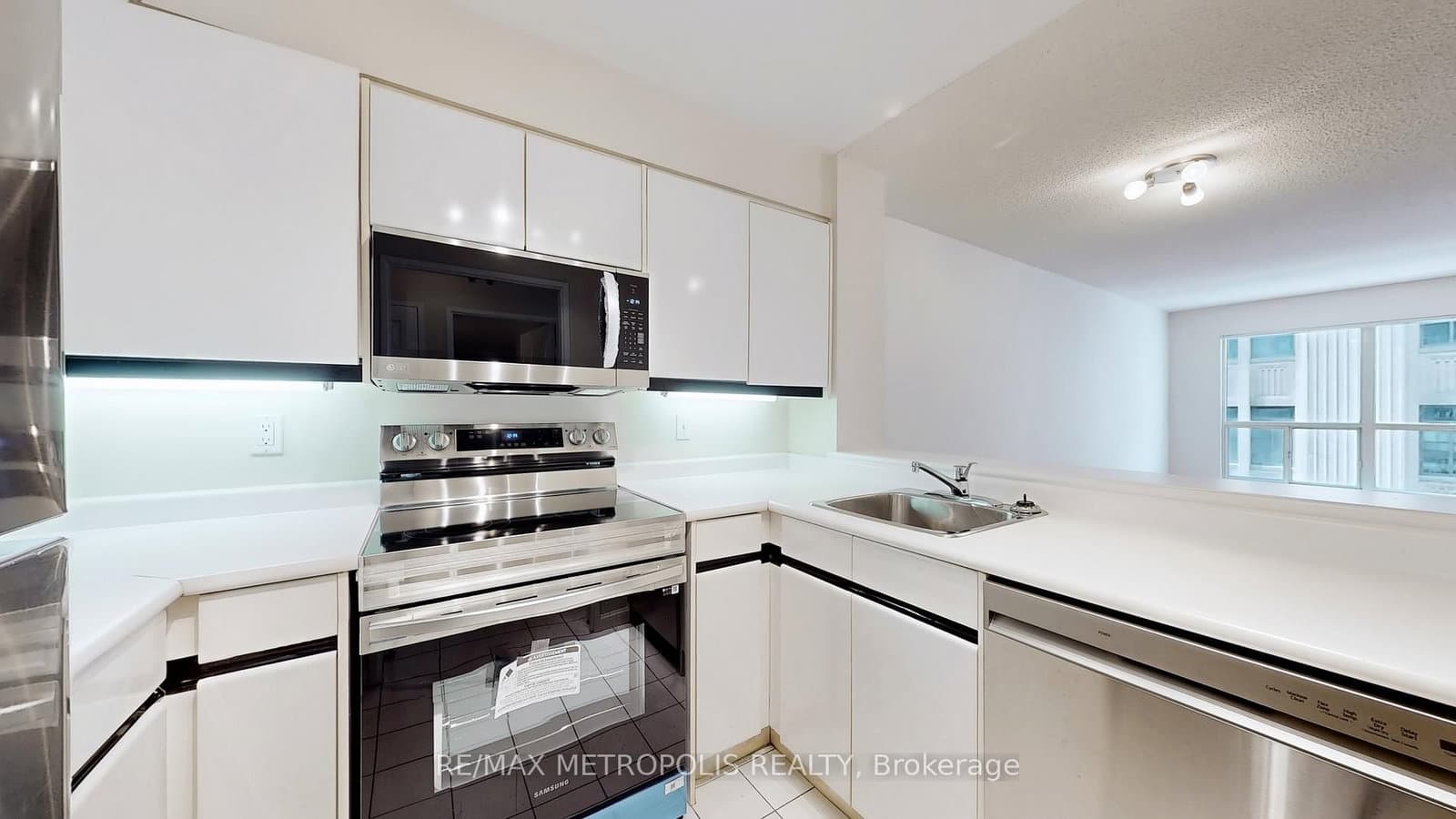 7 Carlton Street, Unit 810 thumbnail 21