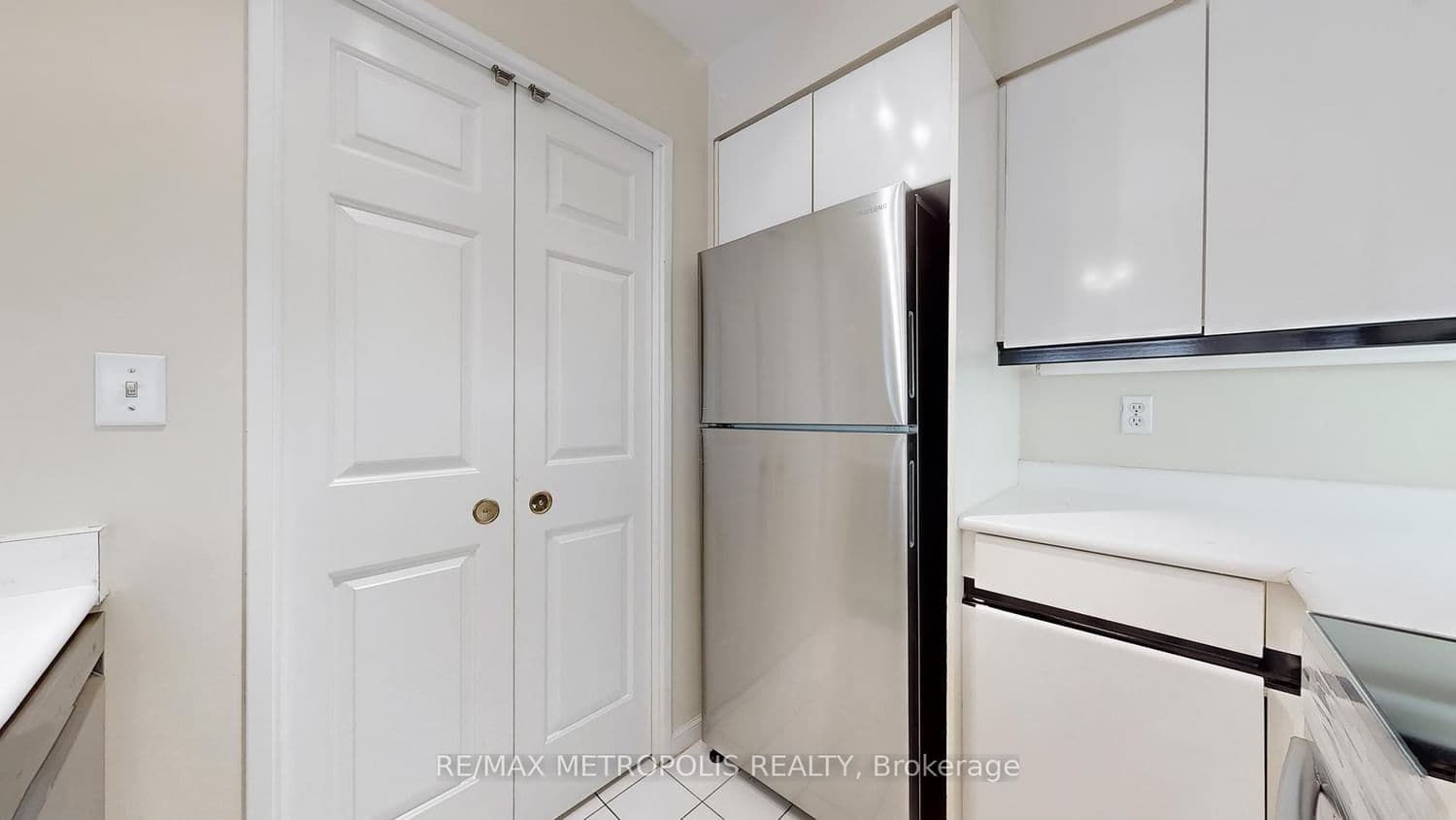 7 Carlton Street, Unit 810 thumbnail 24