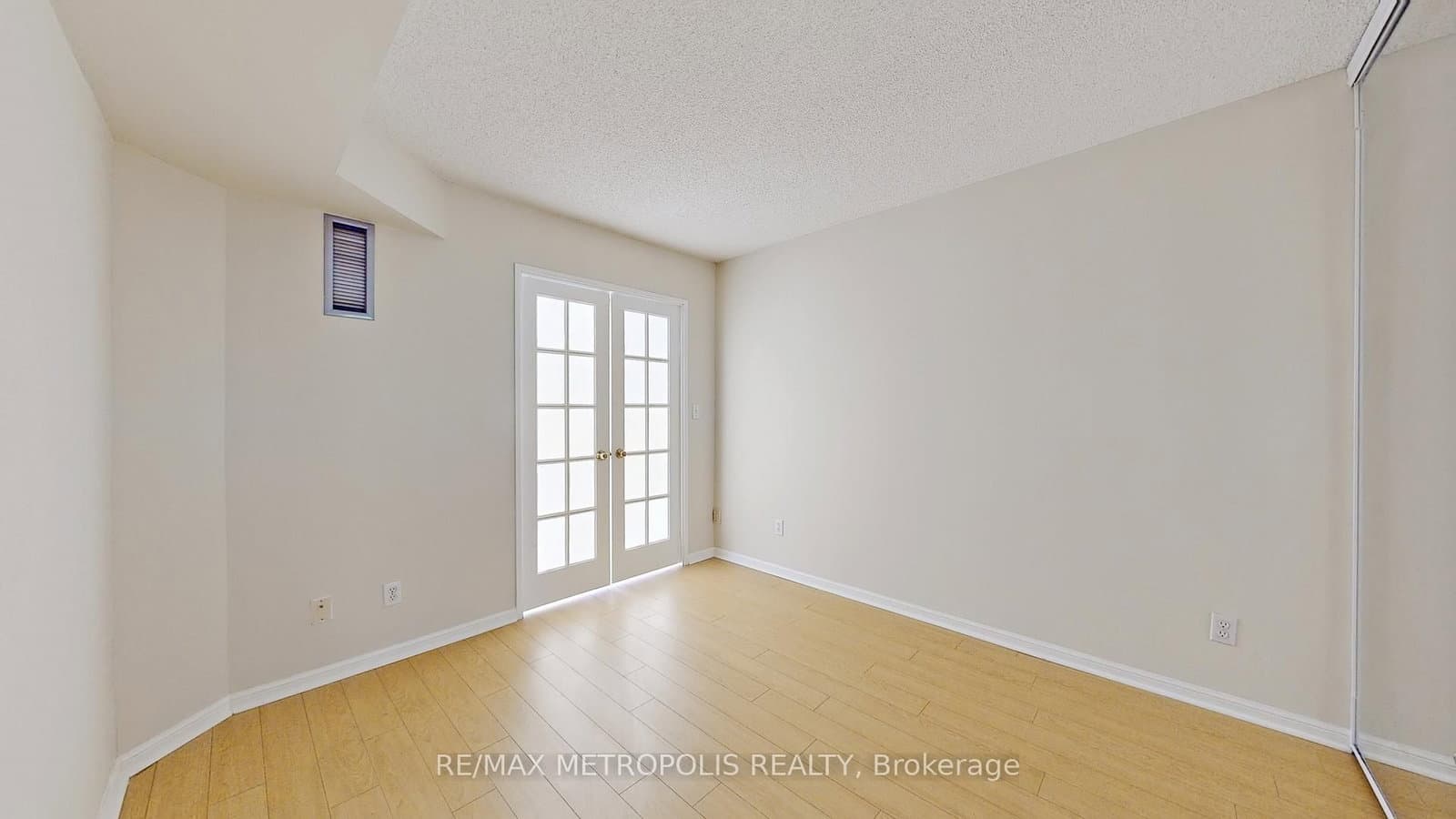 7 Carlton Street, Unit 810 thumbnail 25