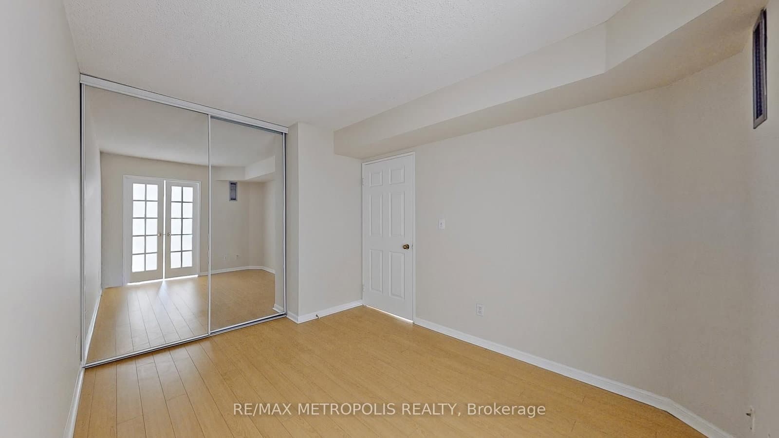 7 Carlton Street, Unit 810 thumbnail 28