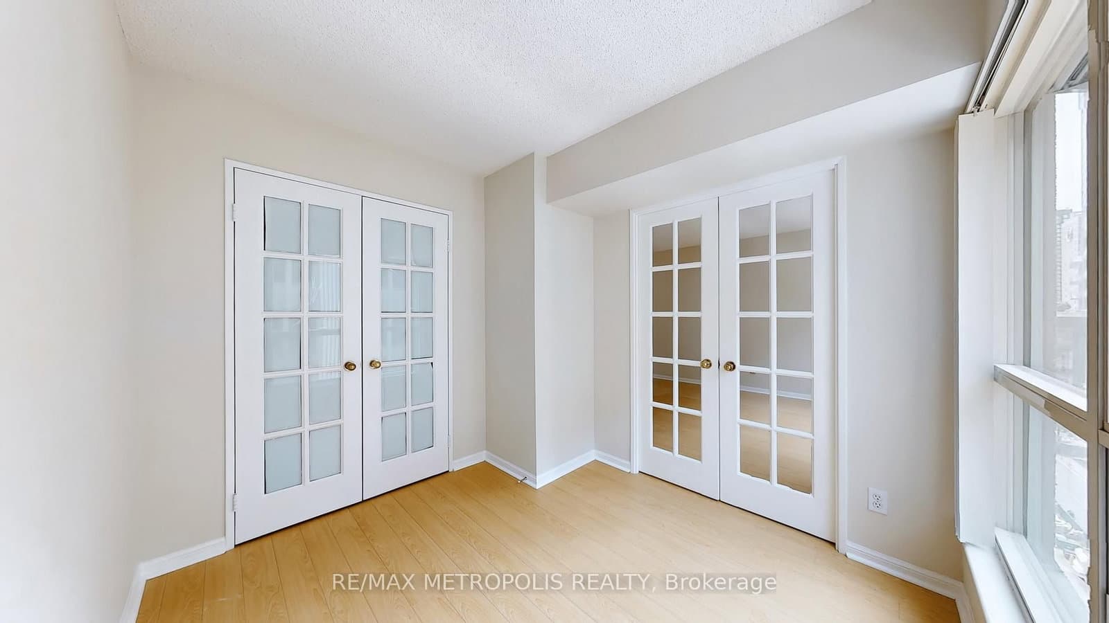 7 Carlton Street, Unit 810 thumbnail 5