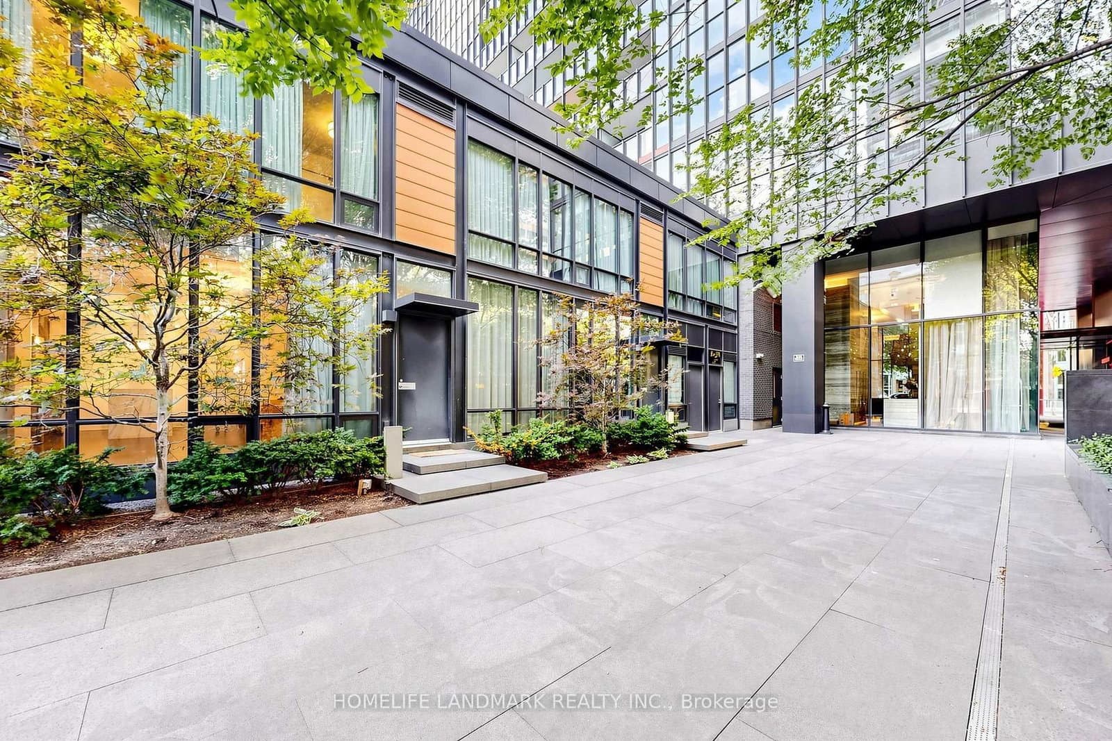 110 Charles Street E, Unit Th03 thumbnail 2