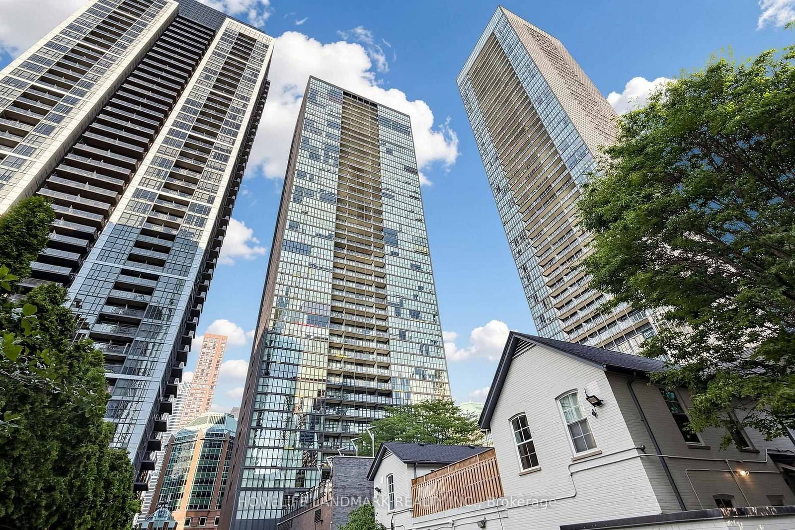 110 Charles Street E, Unit Th03 thumbnail 3