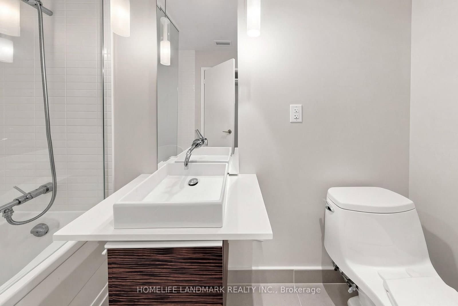 110 Charles Street E, Unit Th03 thumbnail 37