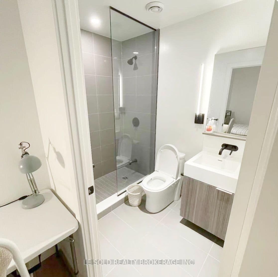 127 Broadway Avenue, Unit 711 Master Bedroom thumbnail 7