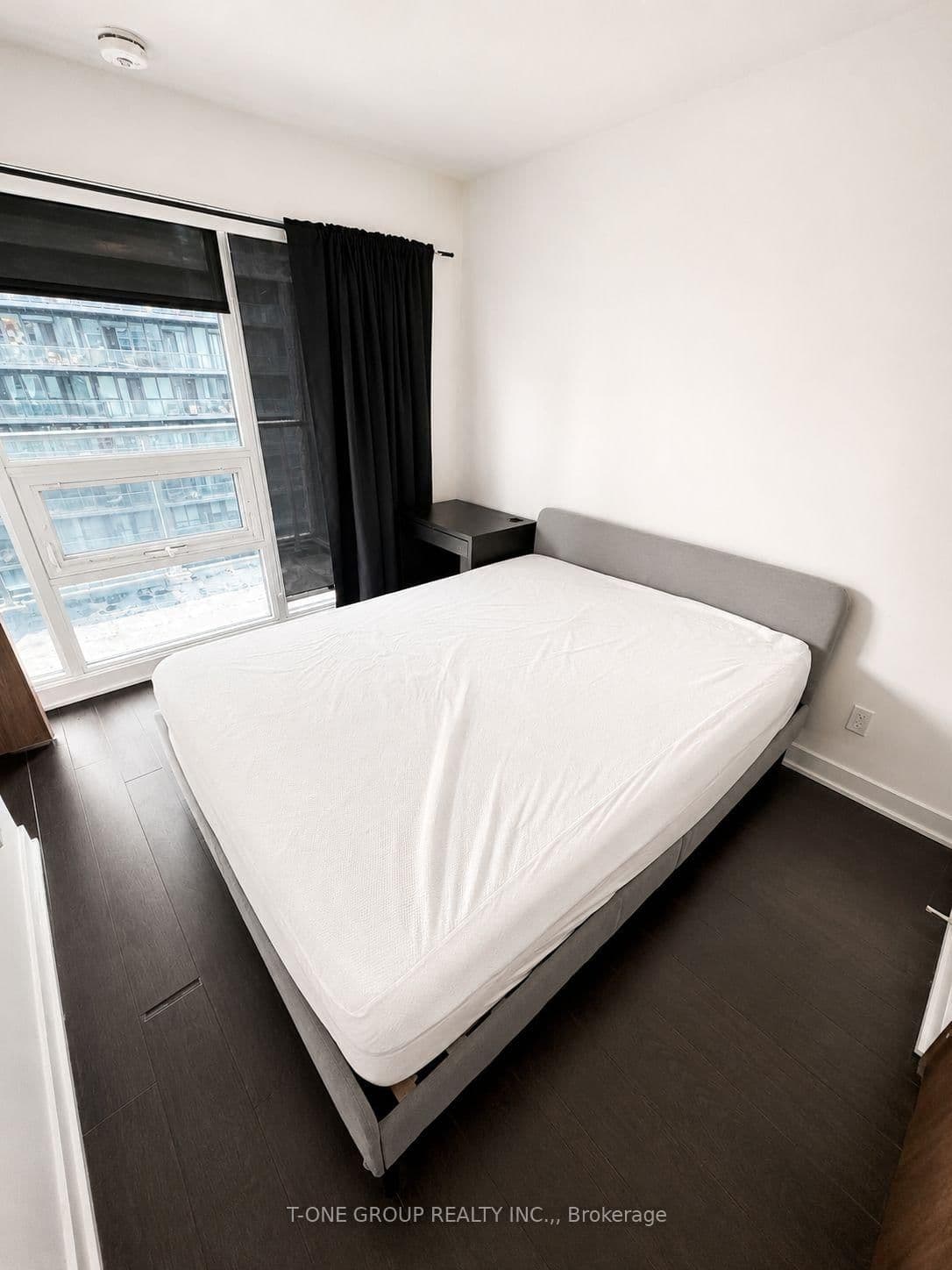 19 Bathurst Street, Unit 1502 thumbnail 14