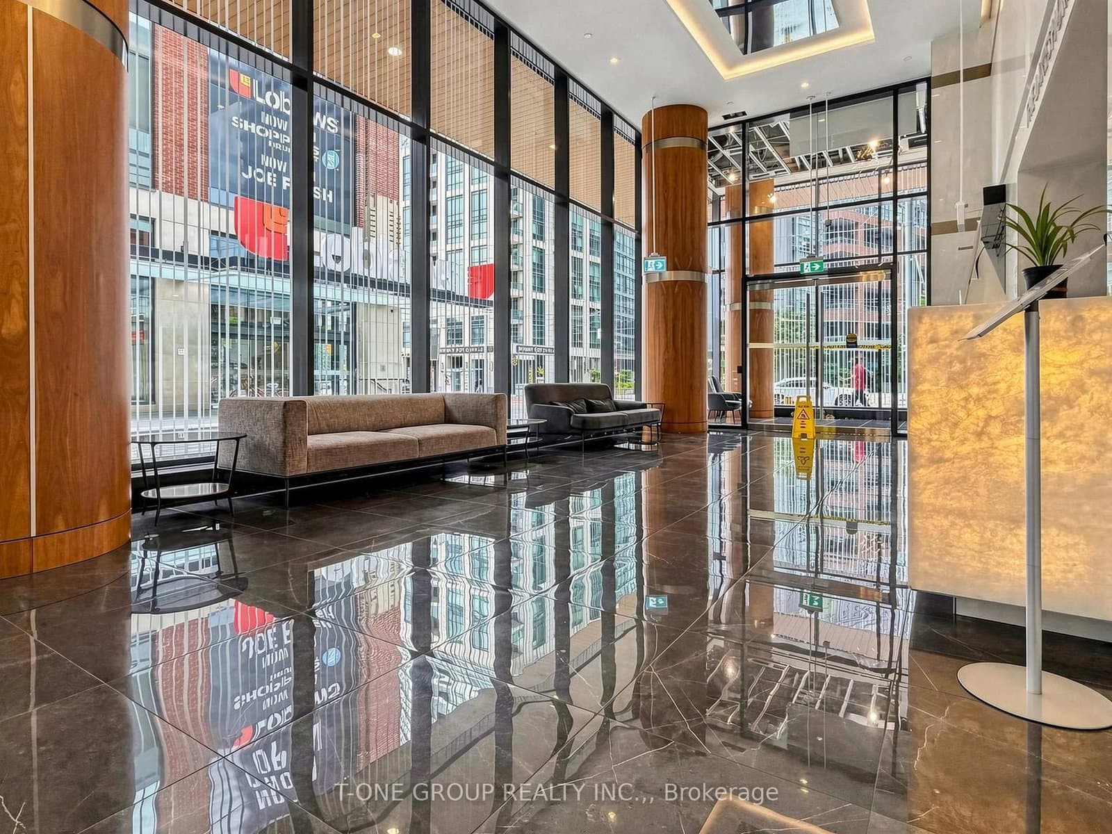 19 Bathurst Street, Unit 1502 thumbnail 3