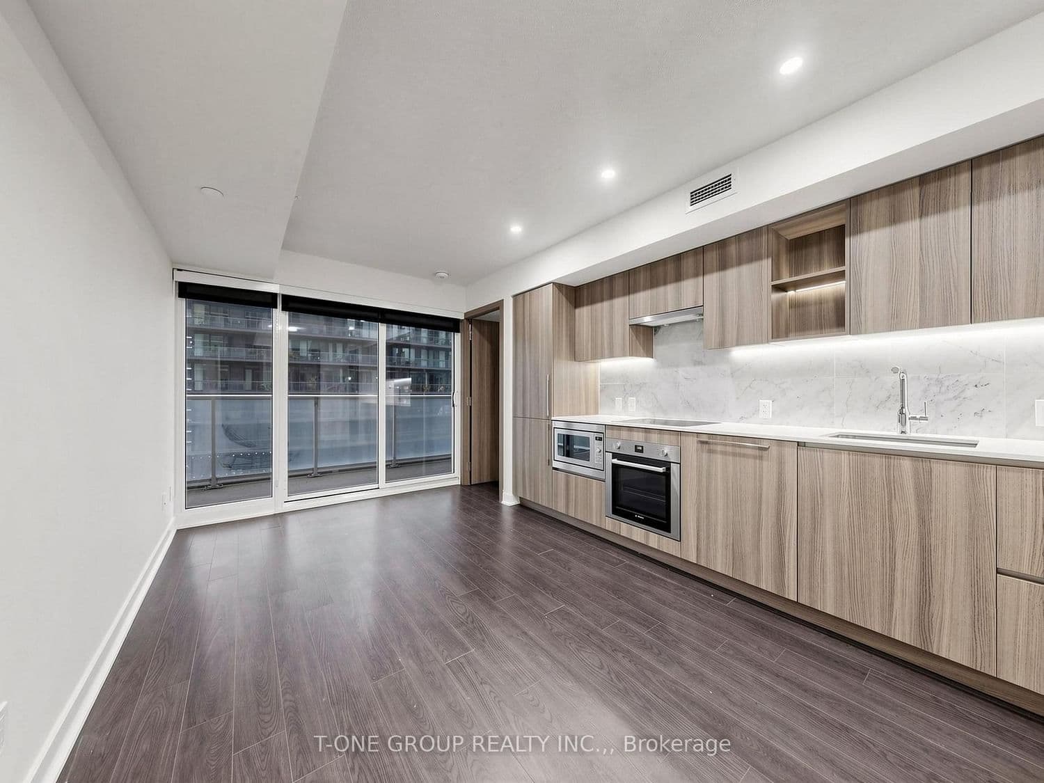 19 Bathurst Street, Unit 1502 thumbnail 5