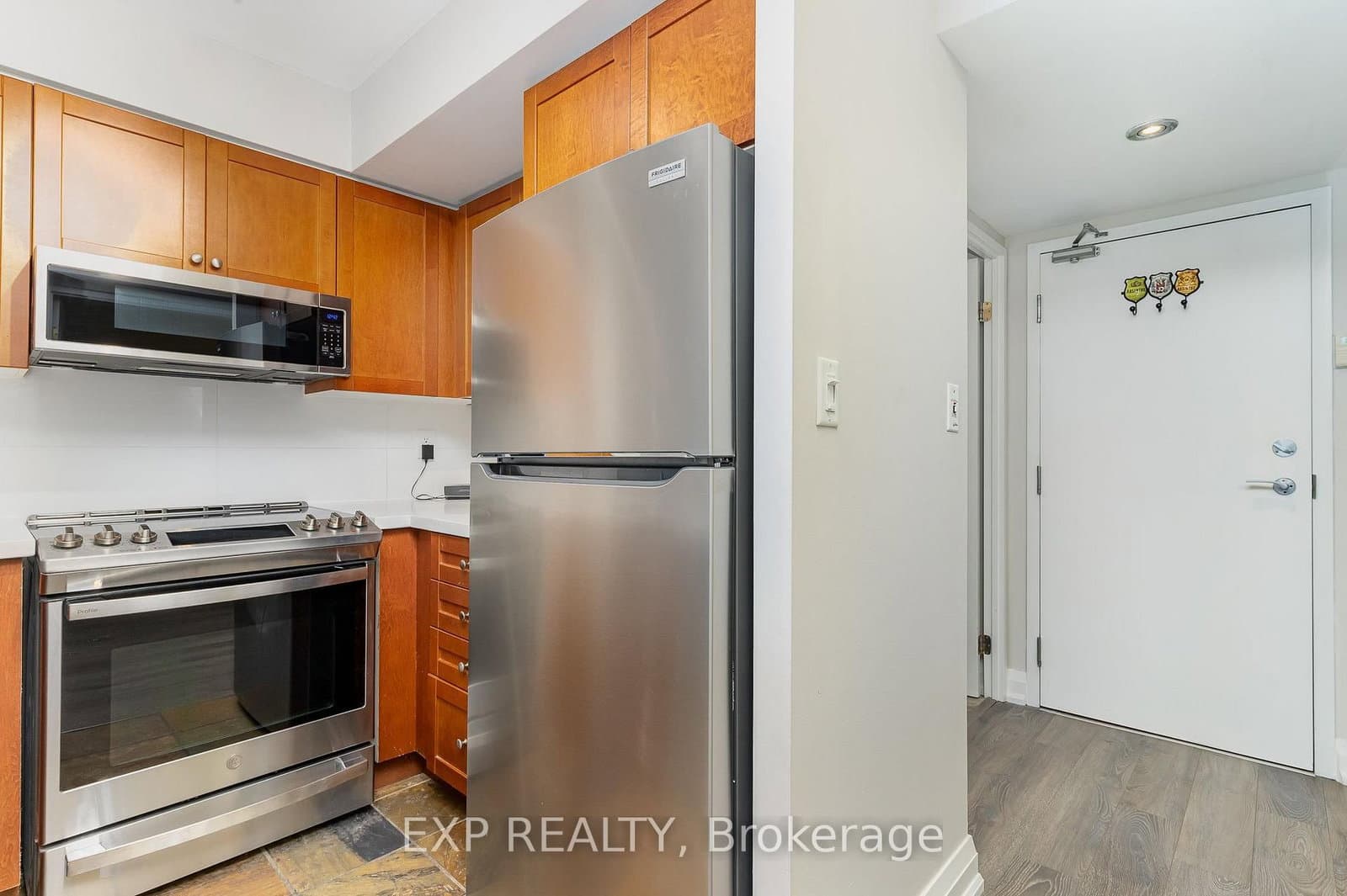 230 King Street, Unit 614 thumbnail 11