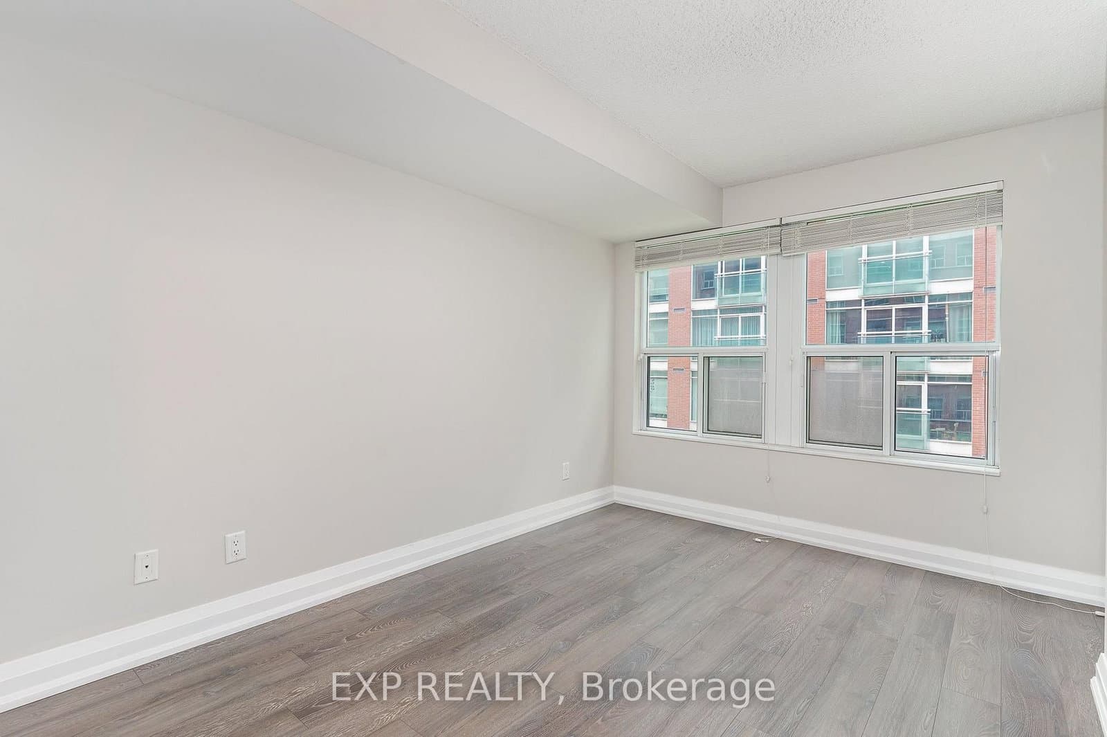 230 King Street, Unit 614 thumbnail 14