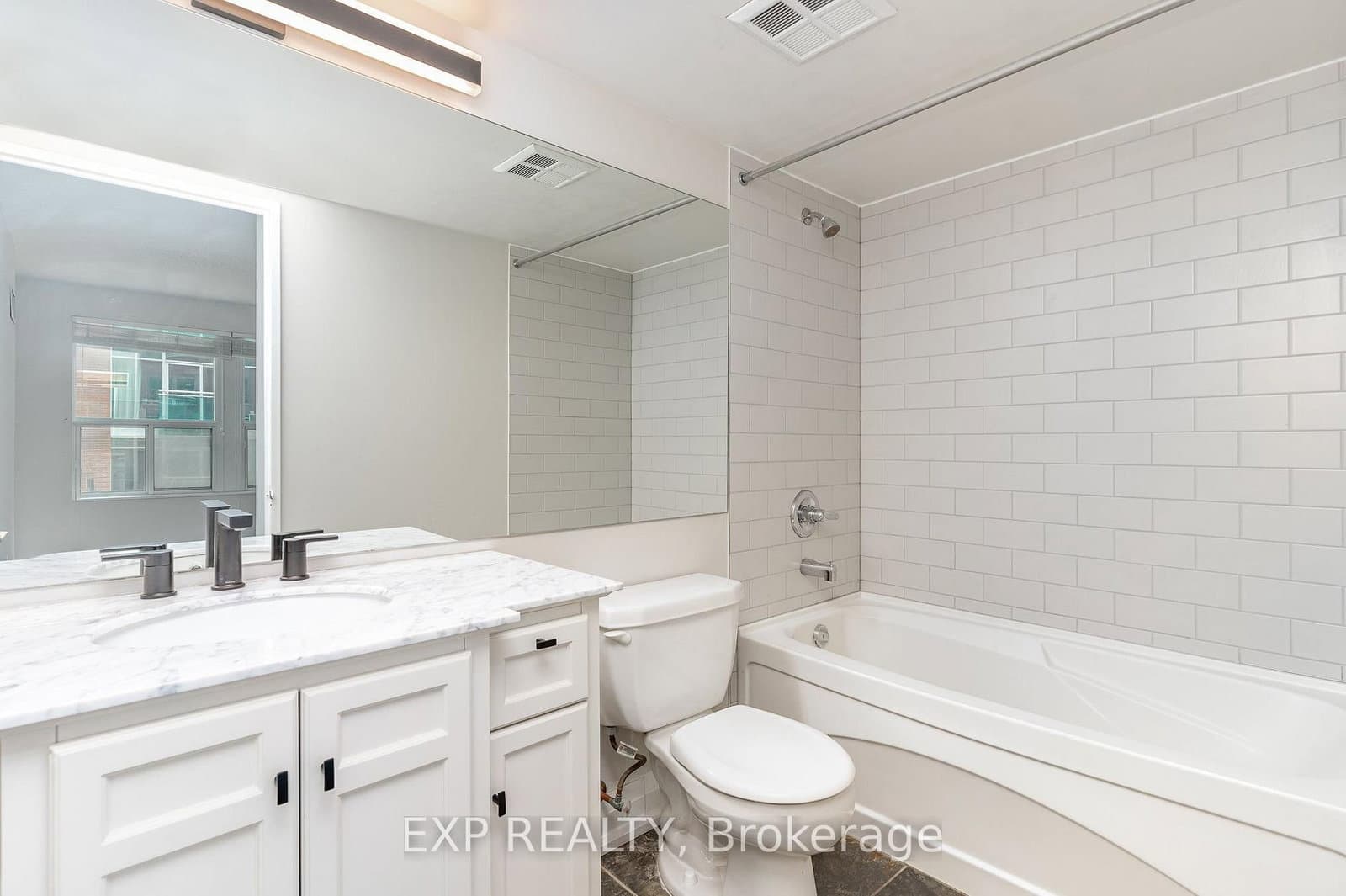 230 King Street, Unit 614 thumbnail 19