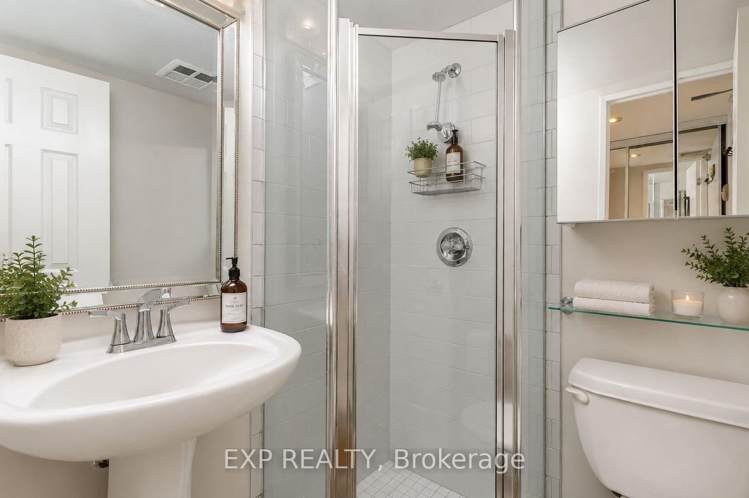 230 King Street, Unit 614 thumbnail 20