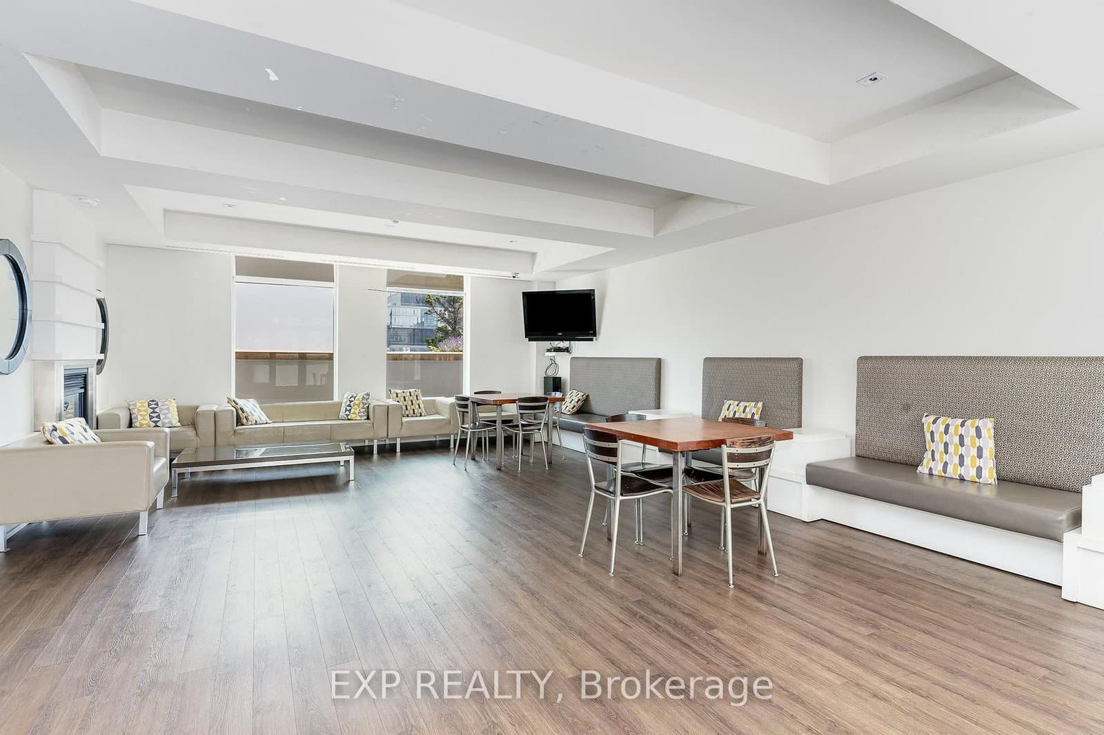 230 King Street, Unit 614 thumbnail 30