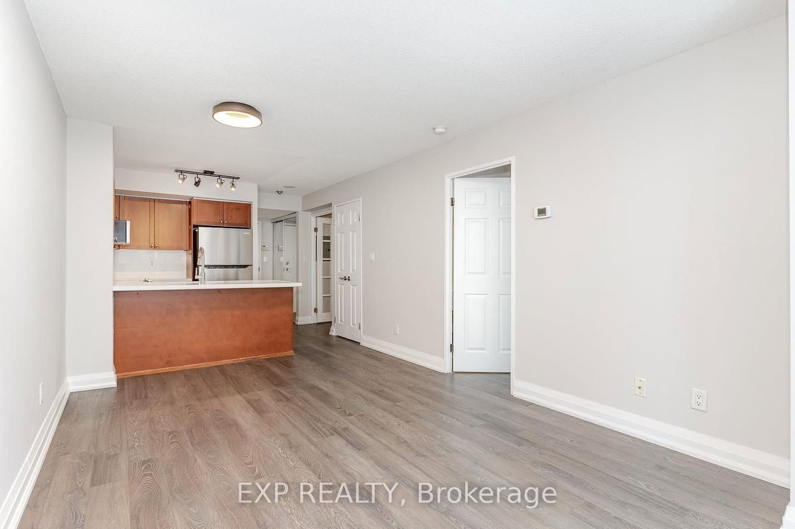 230 King Street, Unit 614 thumbnail 7