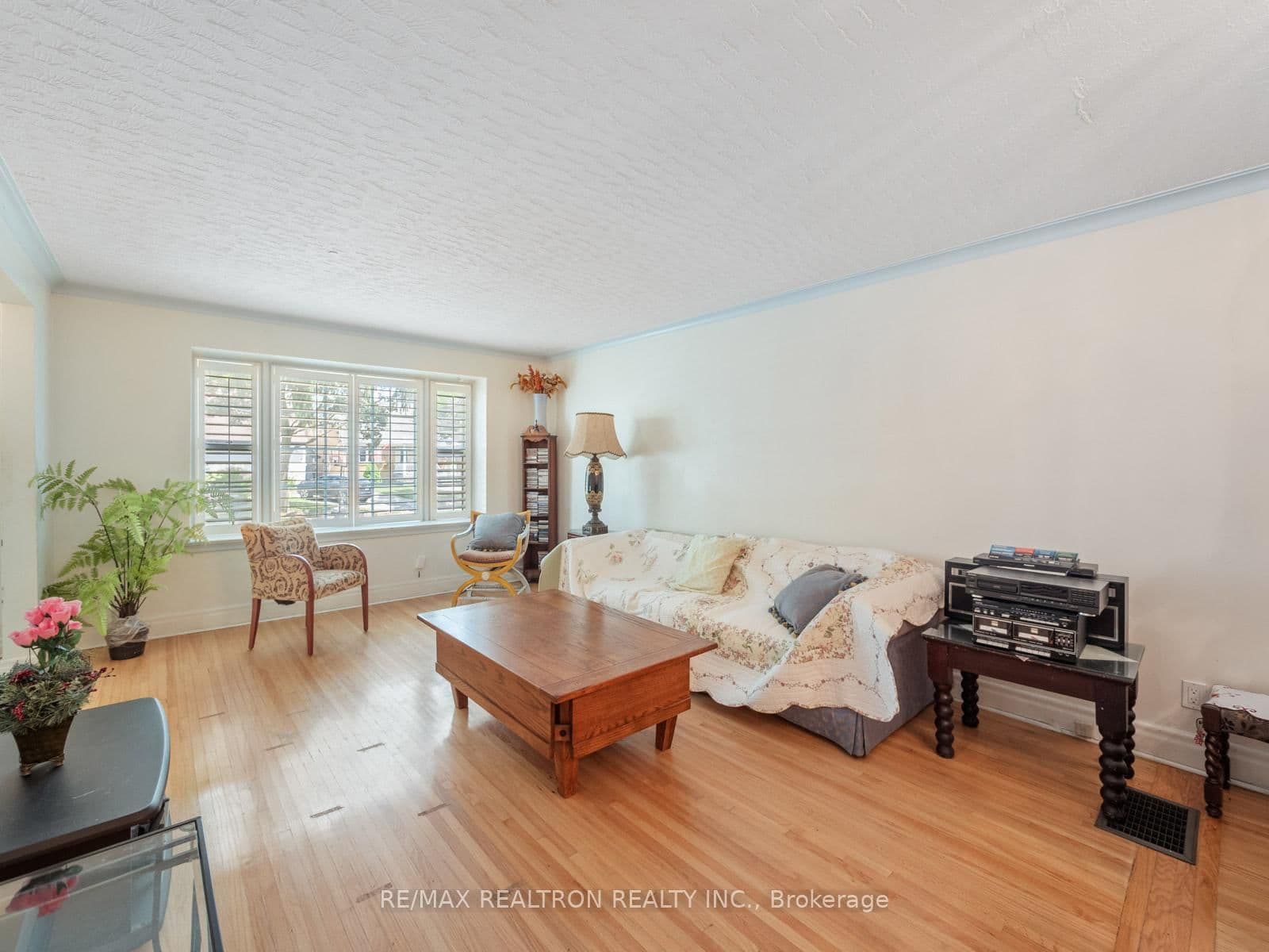 12 Graymar Avenue thumbnail 11