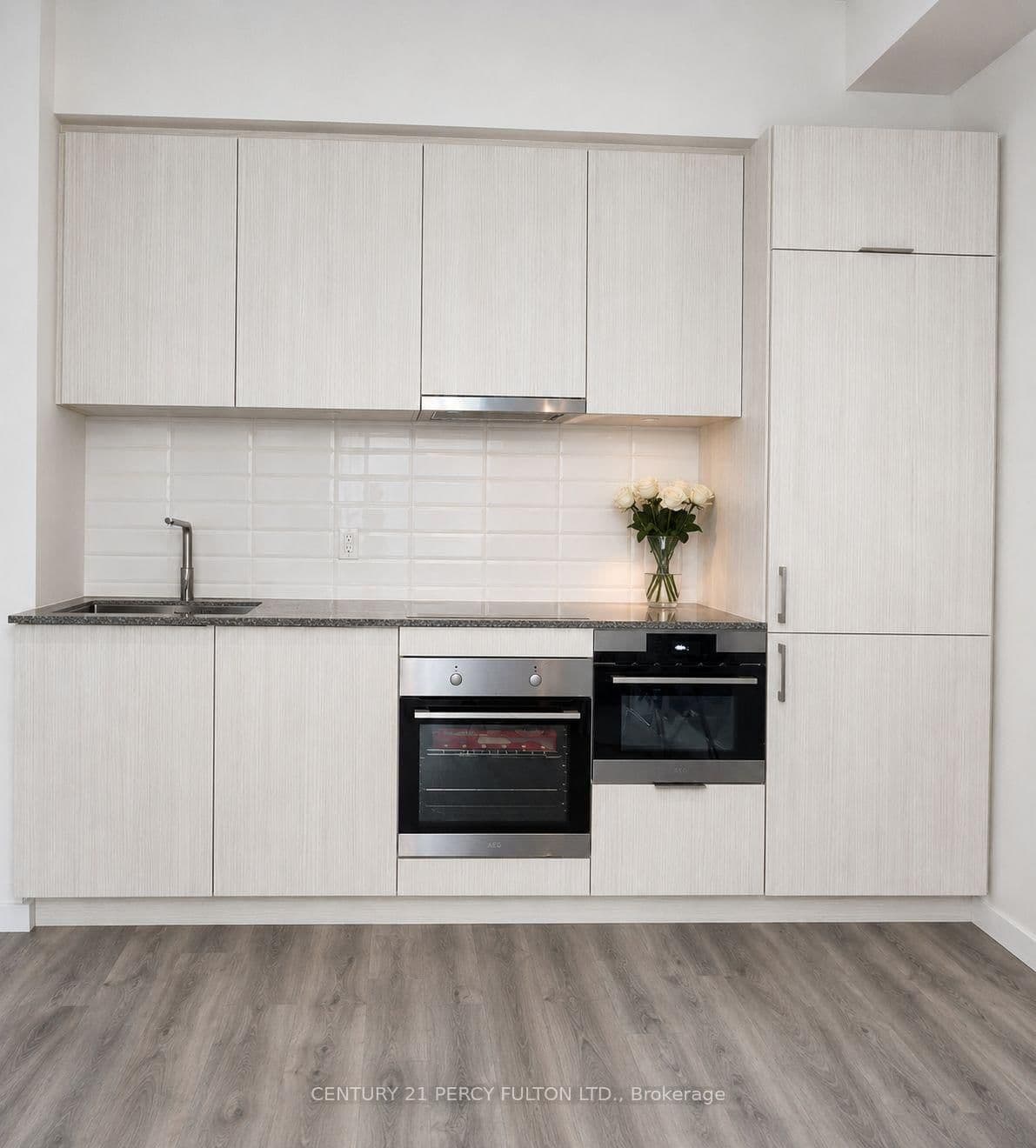 158 E Front Street E, Unit 1014 thumbnail 9