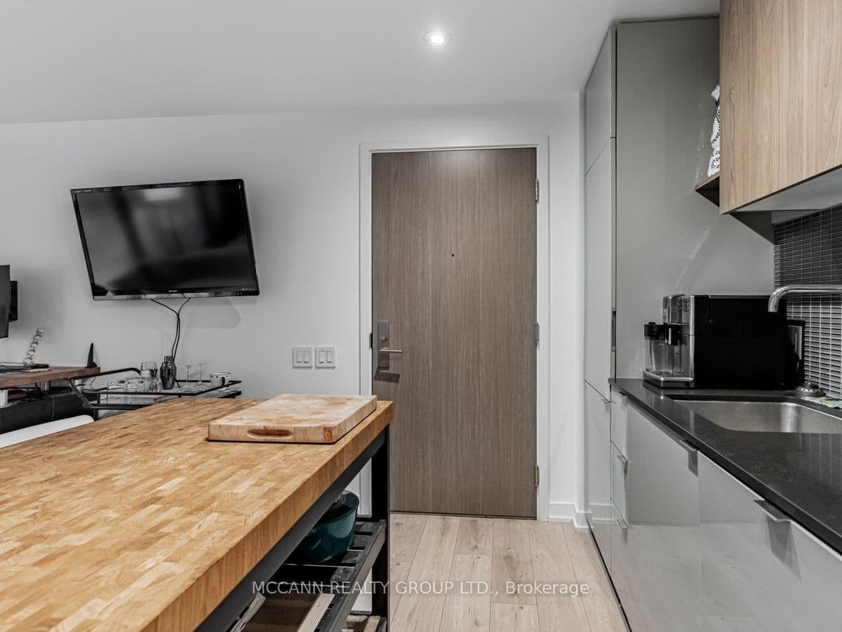 161 Roehampton Avenue, Unit 332 thumbnail 3